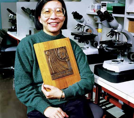 Professor Li Wu with the Burnet prize